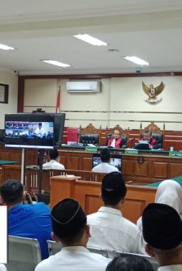 Sidang Putusan Sela Kasus Tipikor : Tim Kuasa Hukum Achmad Toha, SH., MH. dkk Nilai Dakwaan Jaksa Kabur!